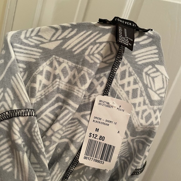 Forever 21 Stretchy low back dress - Picture 6 of 7